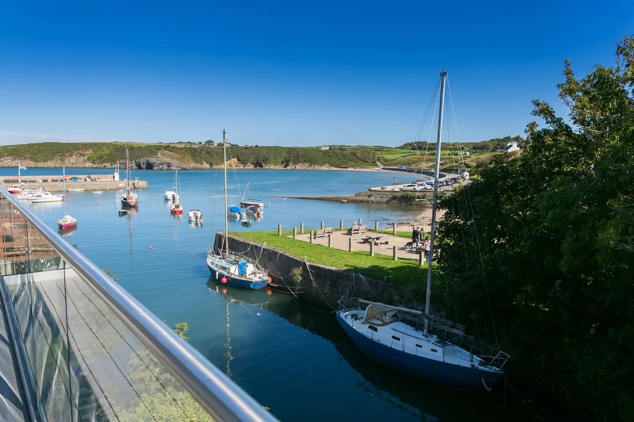 Sunny harbour view from the balcony at Min-Y-Wygyr