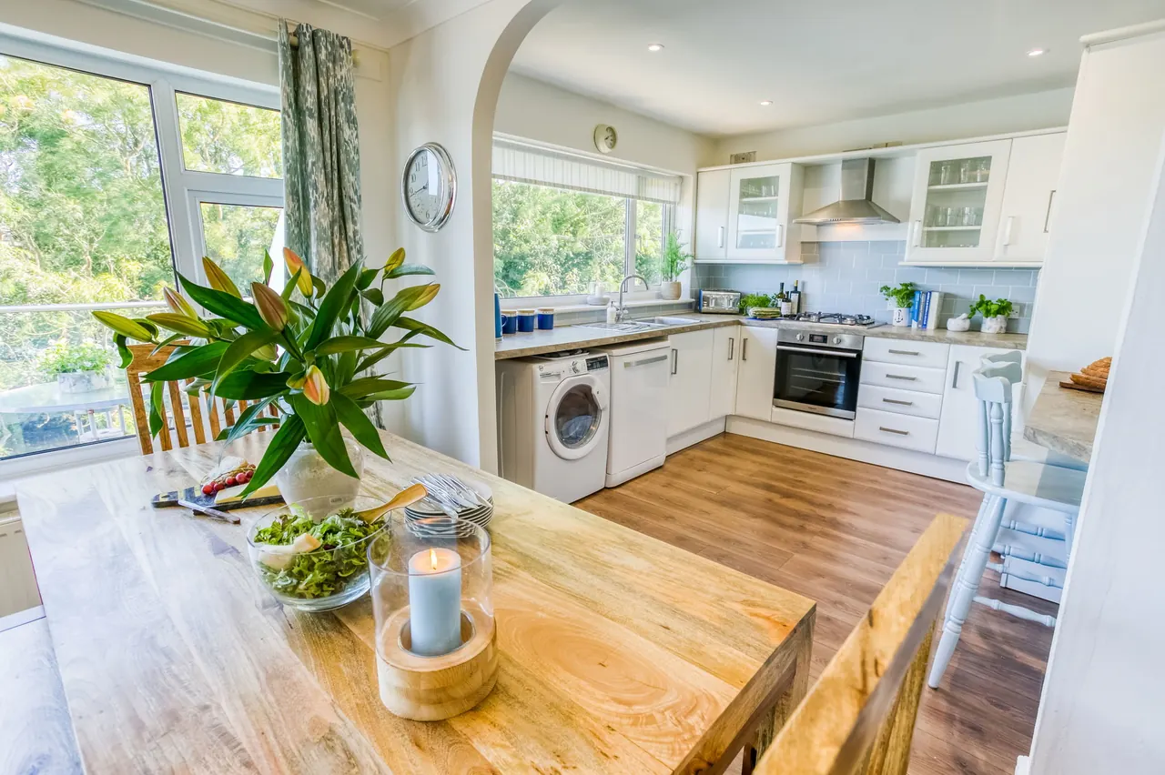 Kitchen and dining space at Min-Y-Wygyr